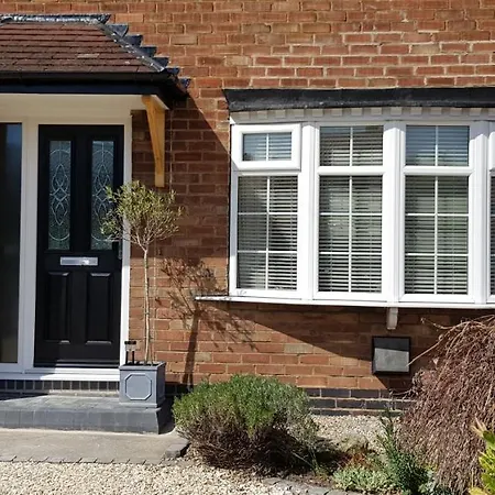 Chaloners, Free Parking, Large Garden, Close To Races & Centre Holiday home *